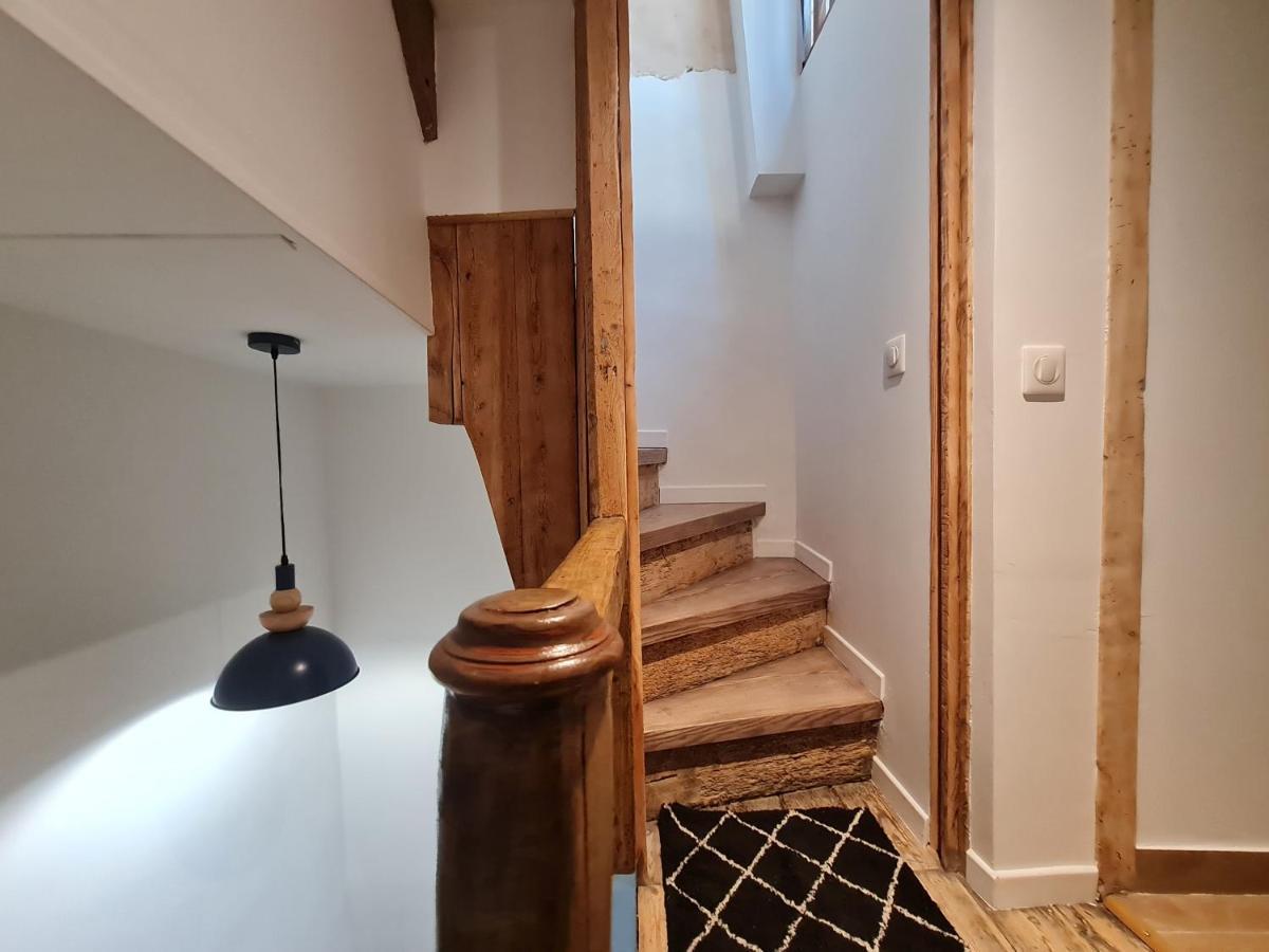 פואה Triplex Avec Vue Sur Place Du Centre Historique. מראה חיצוני תמונה